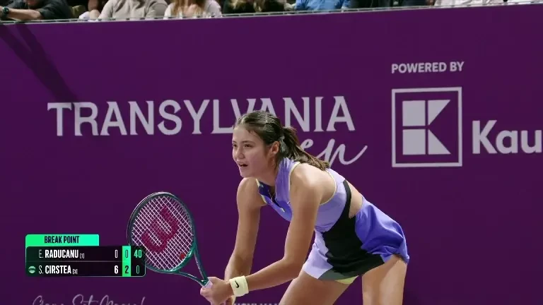 Emma Răducanu, pe mâna medicului în finala Transylvania Open (VOYO)